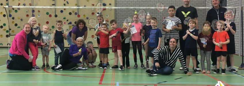 BSO-kinderen Berend Botje krijgen badmintontraining